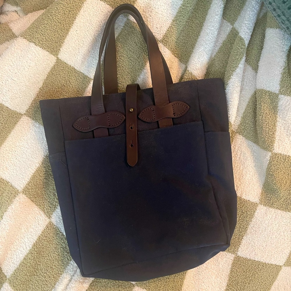 Filson wine carrier